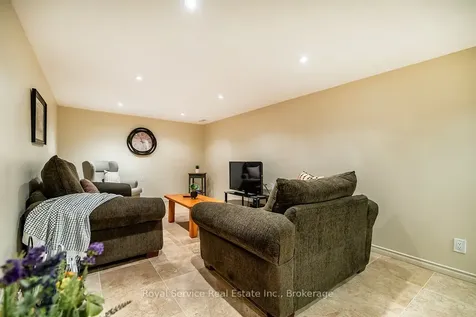 17 Gorsey Square Toronto ON M1B 1A6