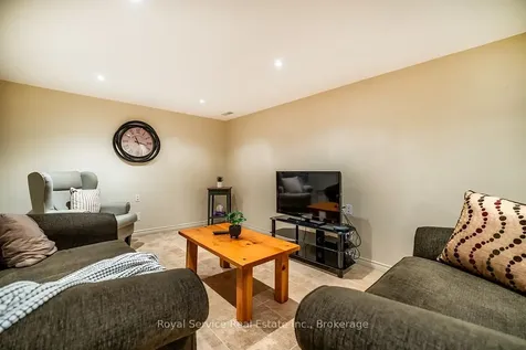 17 Gorsey Square Toronto ON M1B 1A6