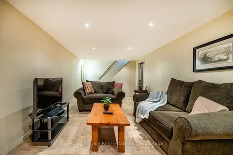 17 Gorsey Square Toronto ON M1B 1A6