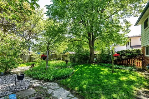 17 Gorsey Square Toronto ON M1B 1A6
