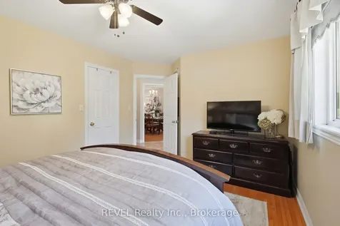16 Parnell Crescent Whitby ON L1R 2L4