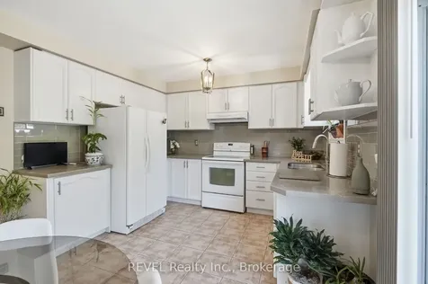 16 Parnell Crescent Whitby ON L1R 2L4