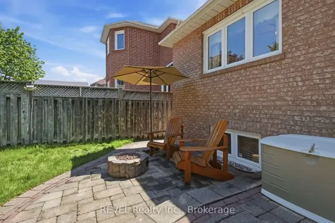 16 Parnell Crescent Whitby ON L1R 2L4