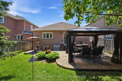 16 Parnell Crescent Whitby ON L1R 2L4