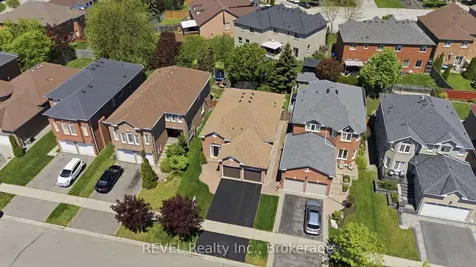 16 Parnell Crescent Whitby ON L1R 2L4