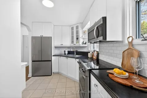 62 Marchington Circle Toronto ON M1R 3M7