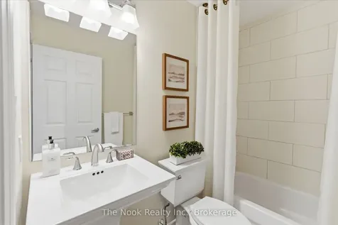 395 Lakebreeze Drive Clarington ON L1B 0A5