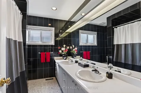 250 Ridgewood Road Toronto ON M1C 2X2