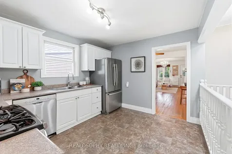 10 Medford Avenue Toronto ON M1L 4G2