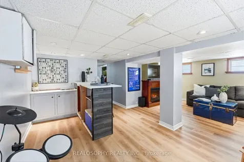 10 Medford Avenue Toronto ON M1L 4G2