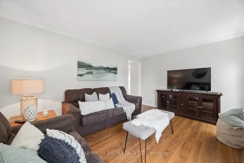 33 Shore Avenue Whitby ON L1R 2L7
