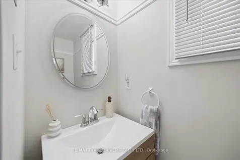 33 Shore Avenue Whitby ON L1R 2L7