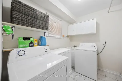 33 Shore Avenue Whitby ON L1R 2L7