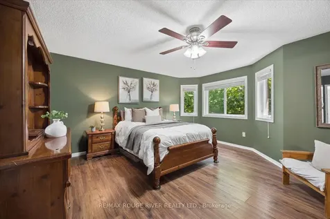 33 Shore Avenue Whitby ON L1R 2L7