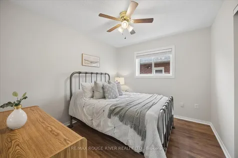 33 Shore Avenue Whitby ON L1R 2L7