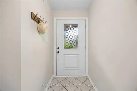33 Shore Avenue Whitby ON L1R 2L7
