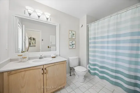 33 Shore Avenue Whitby ON L1R 2L7