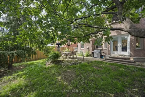 33 Shore Avenue Whitby ON L1R 2L7