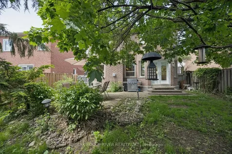 33 Shore Avenue Whitby ON L1R 2L7