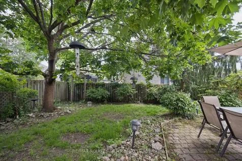 33 Shore Avenue Whitby ON L1R 2L7
