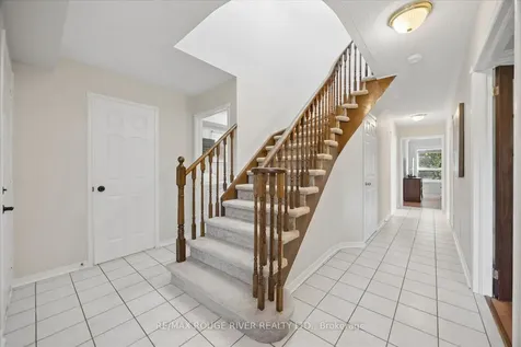 33 Shore Avenue Whitby ON L1R 2L7