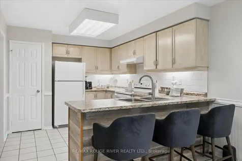 33 Shore Avenue Whitby ON L1R 2L7