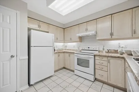 33 Shore Avenue Whitby ON L1R 2L7