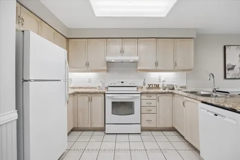 33 Shore Avenue Whitby ON L1R 2L7