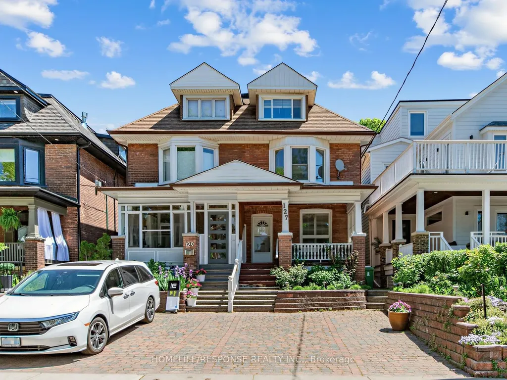 127 Lee Avenue Toronto ON M4E 2P2