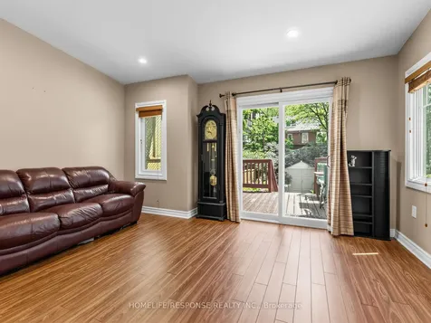 127 Lee Avenue Toronto ON M4E 2P2