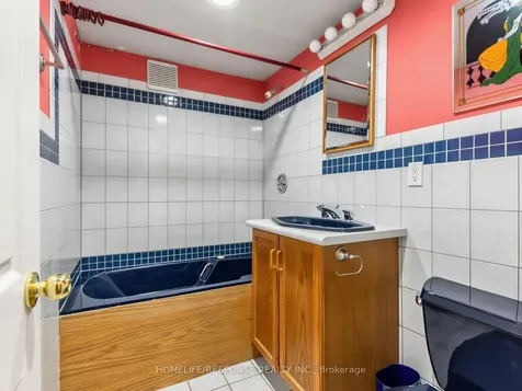 127 Lee Avenue Toronto ON M4E 2P2