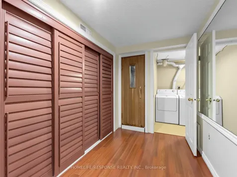 127 Lee Avenue Toronto ON M4E 2P2