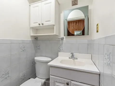 127 Lee Avenue Toronto ON M4E 2P2