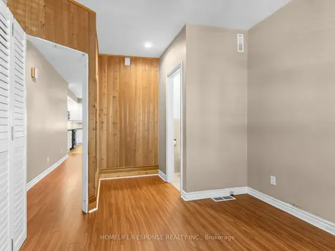 127 Lee Avenue Toronto ON M4E 2P2