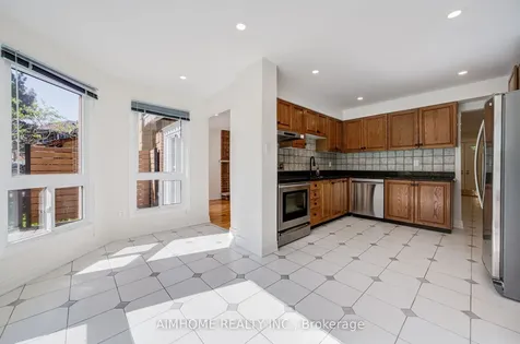 21 Calthorpe Avenue Toronto ON M1C 3S3