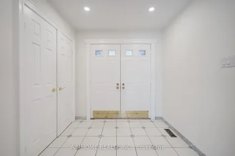 21 Calthorpe Avenue Toronto ON M1C 3S3