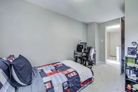 1153 Southdale Avenue N Oshawa ON L1H 7Y9