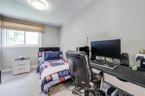 1153 Southdale Avenue N Oshawa ON L1H 7Y9