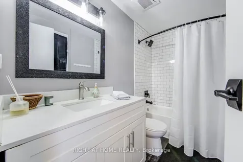 1153 Southdale Avenue N Oshawa ON L1H 7Y9