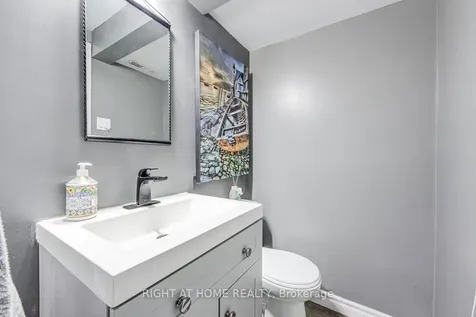 1153 Southdale Avenue N Oshawa ON L1H 7Y9