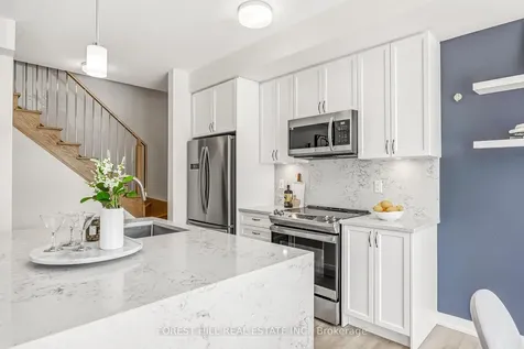 2550 Castlegate Crossing Pickering ON L1H 0H6