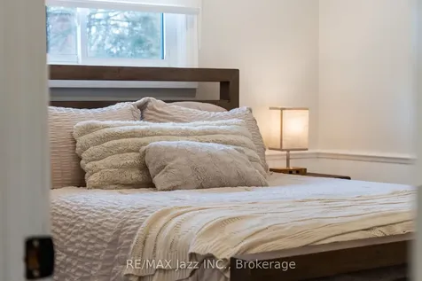 1007 Cardinal Court Oshawa ON L1G 6Y3