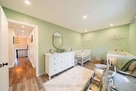 1007 Cardinal Court Oshawa ON L1G 6Y3