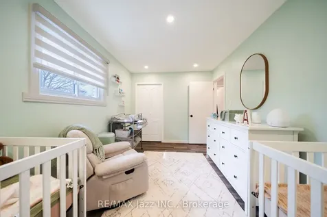 1007 Cardinal Court Oshawa ON L1G 6Y3