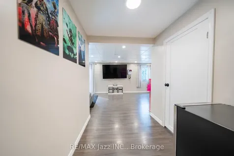 1007 Cardinal Court Oshawa ON L1G 6Y3