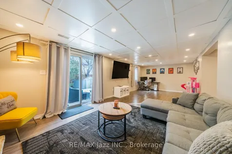 1007 Cardinal Court Oshawa ON L1G 6Y3