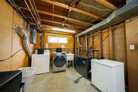 1007 Cardinal Court Oshawa ON L1G 6Y3