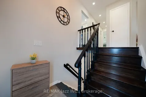 1007 Cardinal Court Oshawa ON L1G 6Y3