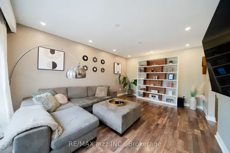 1007 Cardinal Court Oshawa ON L1G 6Y3