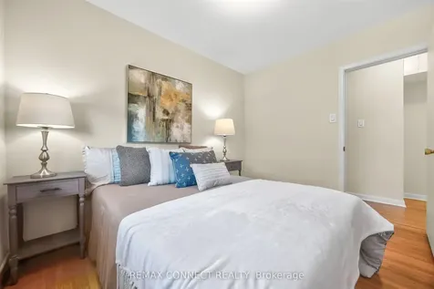 6 Faraday Drive Toronto ON M1H 2S1